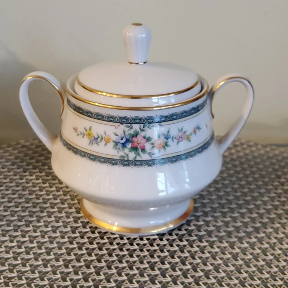 Noritake Amenity Sugar Bowl with Lid NWOT